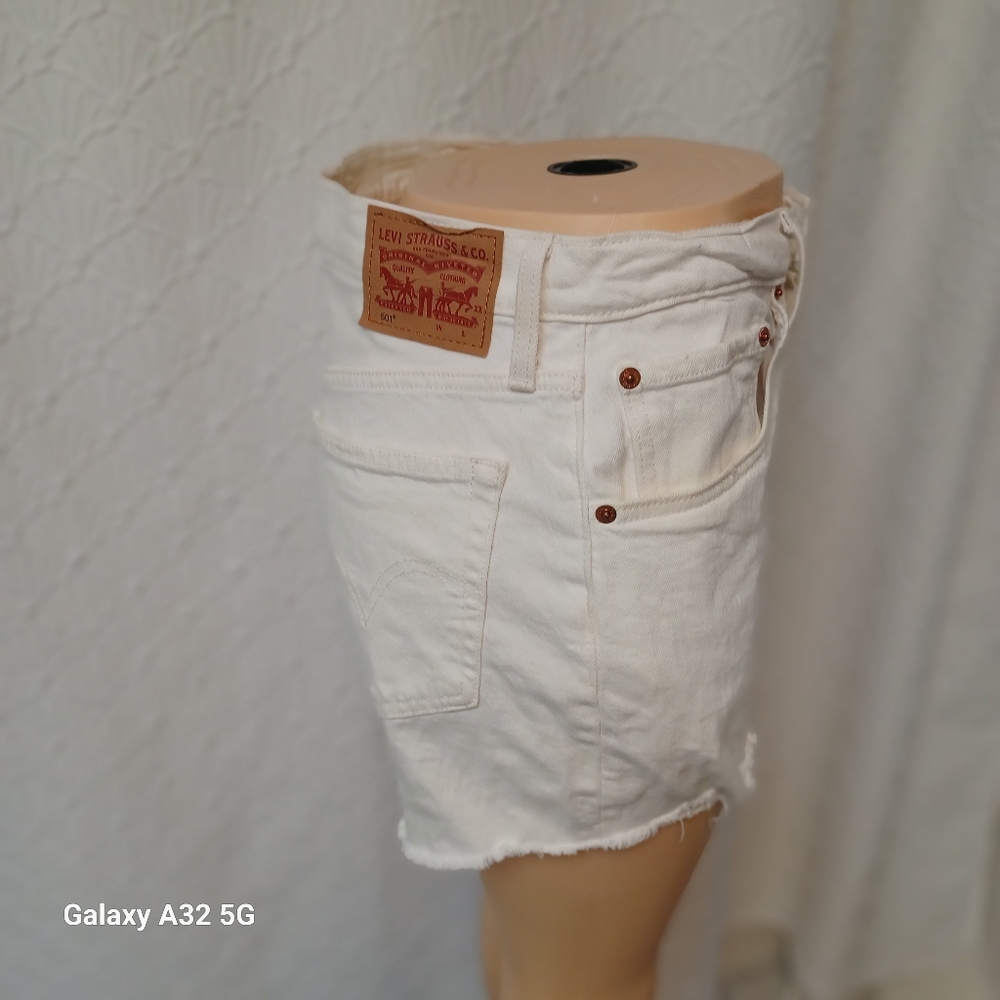 Levi's White Jean Shorts for Women Size W31 - Picture 4 of 14
